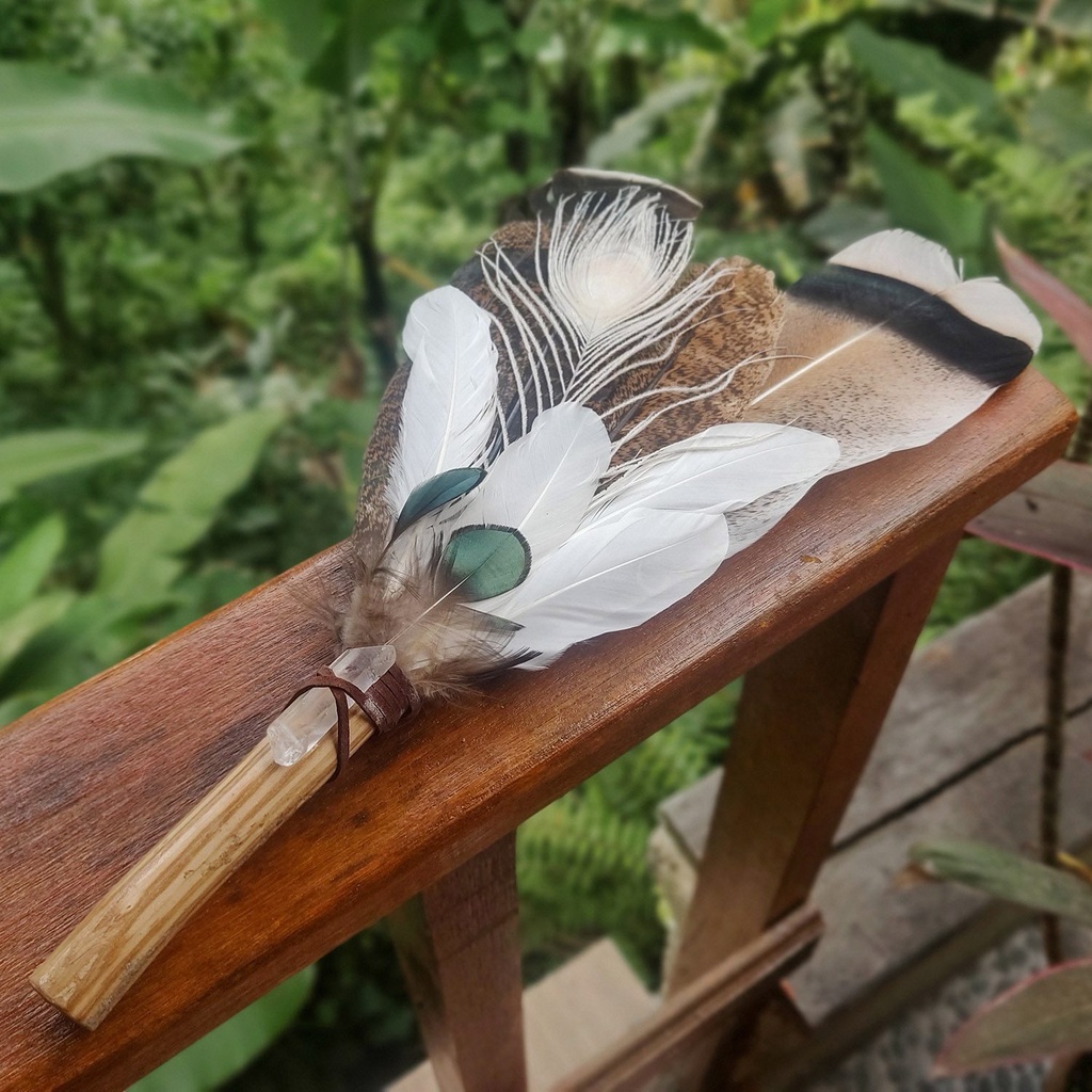 [INS-011] Smudge Feather Fan (40cm)