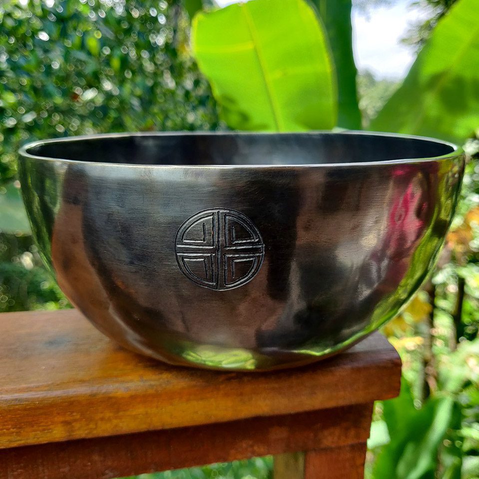 [FMH-281] Fullmoon Black Hammered Singing Bowl - F3 (23 cm, 1.5 kg)