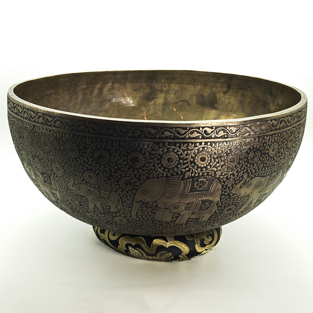 [SGP-045] Hand Carving KASA Hammered Singing Bowl "Elephants" - E2 (36 cm, 4.9 kg)
