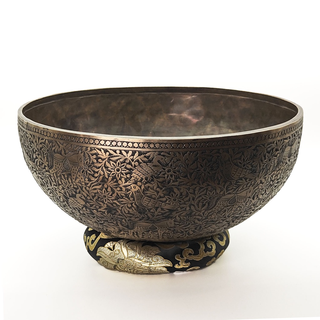 [SGP-044] KASA Hand-Carving Hammered Singing Bowl "Animals" - F2 (32 cm, 3.1 kg)