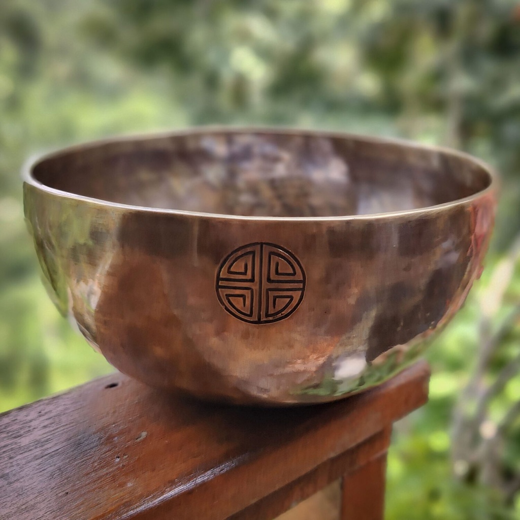[FMH-263] Fullmoon Tiger Eye Hammered Singing Bowl - B3 (20 cm, 1.2 kg)