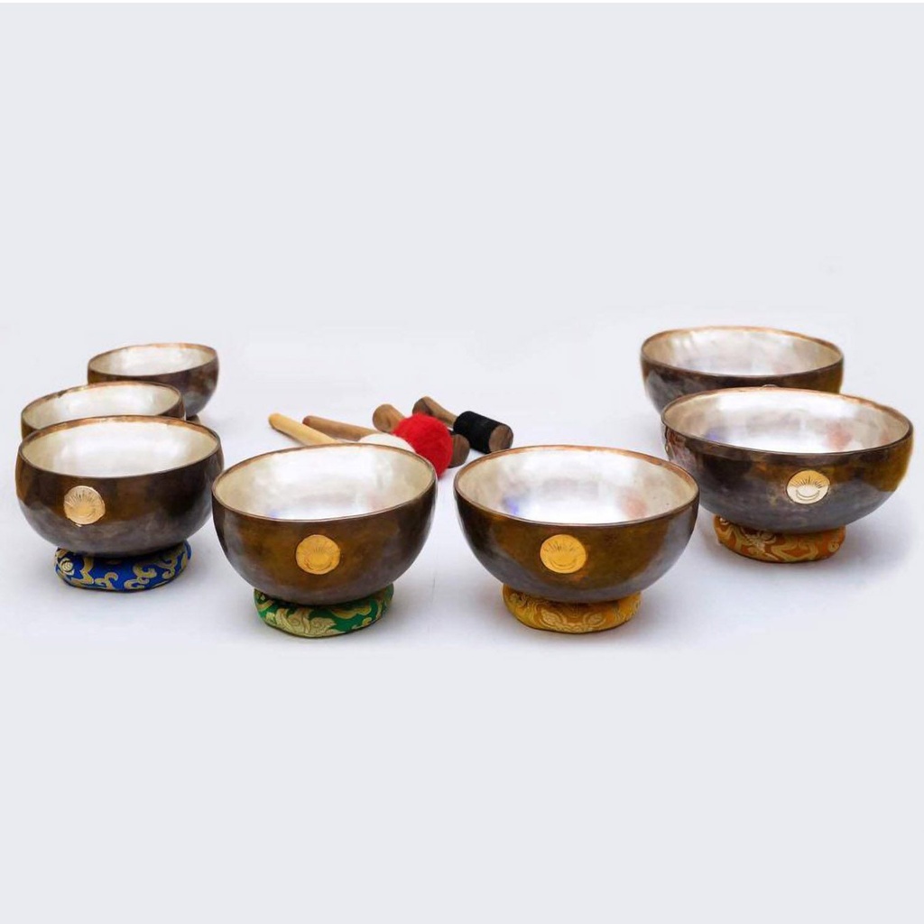 [NMH-159] PERFECT FIT Newmoon Hammered Singing Bowls Chakra Set (7 bowls) (17-25 cm, 10 kg)