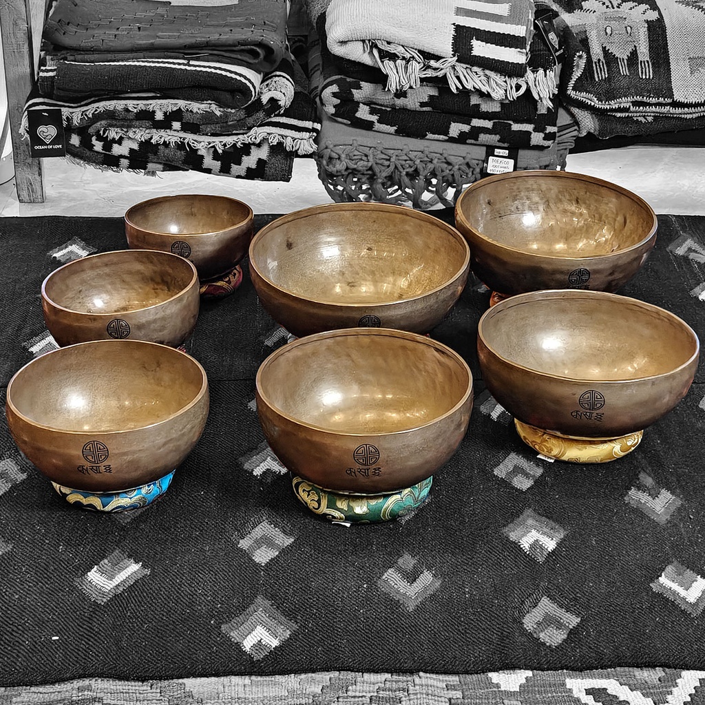 [FMS-001] Fullmoon Kasa Hammered Singing Bowls Chakra Set (7 bowls) (17-25 cm, 10 kg)