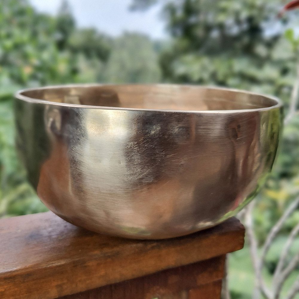 [SSH-212] Hammered Singing Bowl Golden - C3 (27 cm, 2 kg)