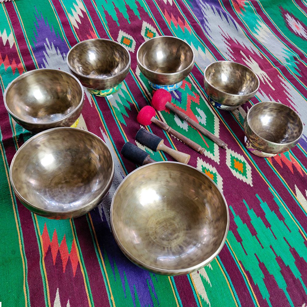 [SSH-001] Hammered Singing Bowls Chakra Set Tiger Eye (7 bowls) (17-25 cm, 10 kg)