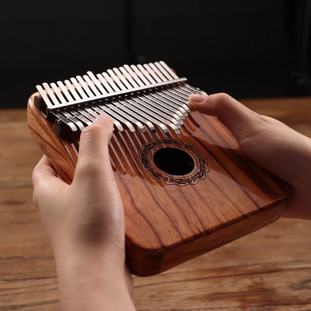 mui-341_hluru_kalimba_kyg21_03