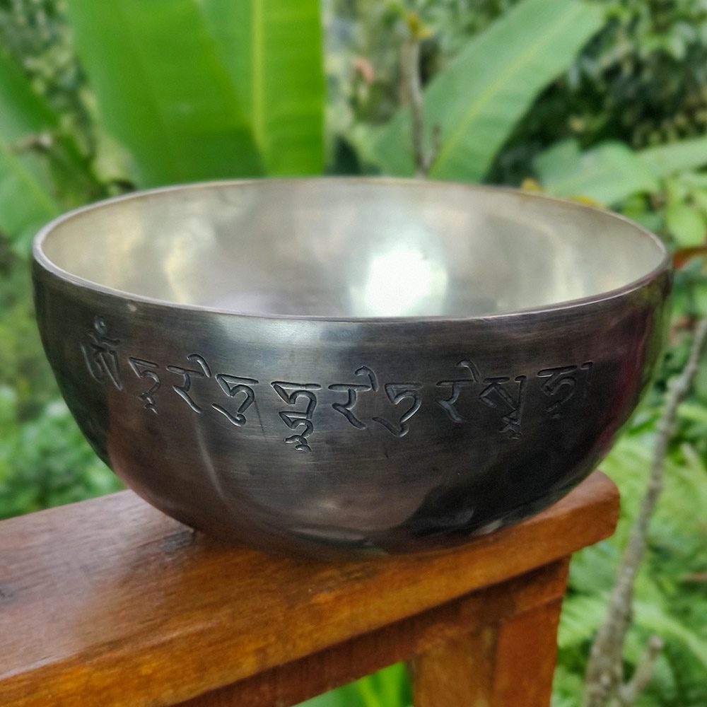 newmoon_singing_bowl_medium_02